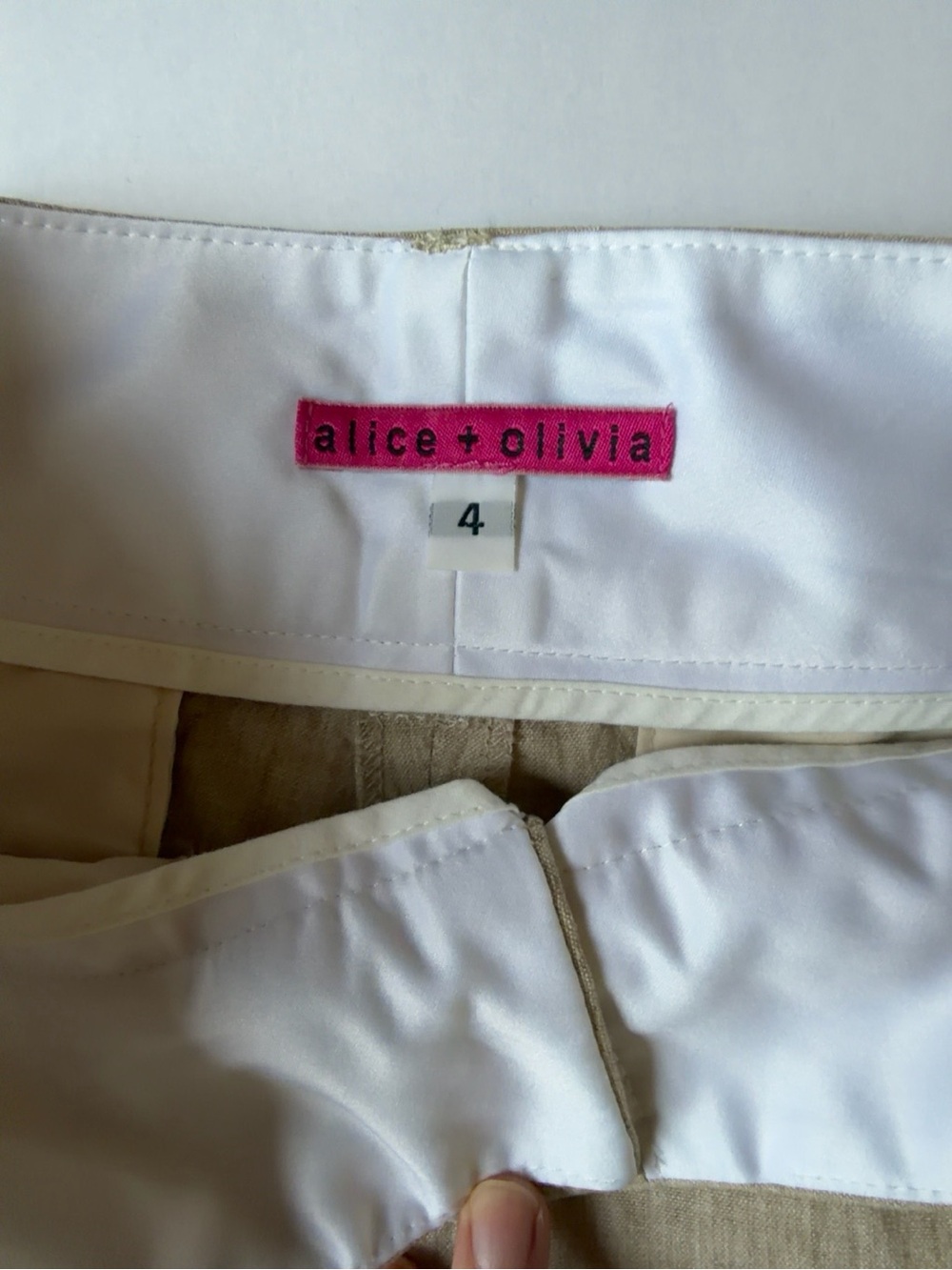 Alice + Olivia Beige Linen Blend Cuffed Shorts Size 4 - Picture 3 of 5